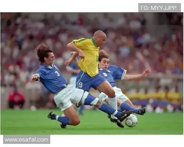 足球明星卡点视频集锦展现球场风采与精彩瞬间的完美结合