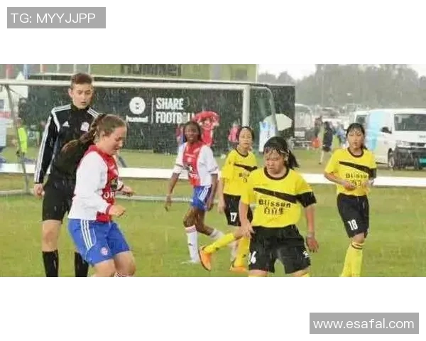 防晒头罩引领搞怪潮流足球明星们的夏日新风尚